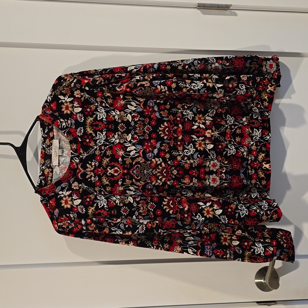 LOFT| Beautiful Velvet Feel blouse | Size Medium